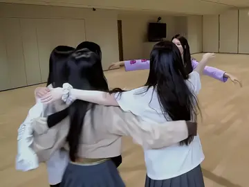 maybe in another universe, you're loved by everyone. #illit #yunah #minju #moka #wonhee #iroha 