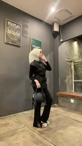 goldie top byluumy cakep bgt buat outfit santai nonton doi futsal 🤩 // L|NK no 19 yaa!! #fyp #OOTD #rekomendasioutfit #ootdhijab 