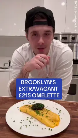 It's looking unlikley that any of these lot will be attempting Brooklyns' breakfast dish. Would you spend £215 on an omlette? 🎥TT/ BrooklynBeckham #beckham #food #breakfast #cooking #celebrity 