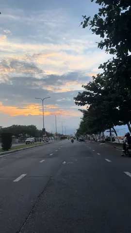 Đi dạo biển thôi nào🌊🌊 #danang #đànang43❤️ #xuhuongtiktok #viralvideo #chill #fpy #biển #lyrics 