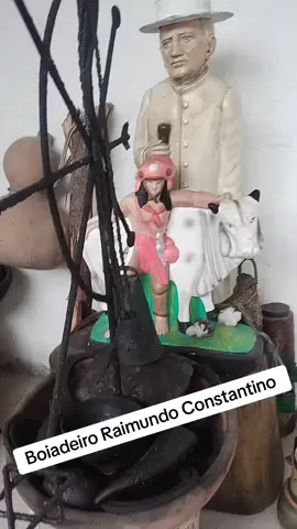 Saudação ao Caboclo Raimundo Constantino, batizado como boiadeiro por Seu Lage Grande na Crôa de Mãe Neide Pomba gira. Sua festa sempre em Abril, na qual esse ano 2024, Fiz 25 anos de sacerdócio, pois minha saída foi em uma festa dele. Era uma das mais frequentadas na casa de meu pai. #boiadeiro  #raimundoconstantino #umbanda #umbandacearense #antoniolouro 