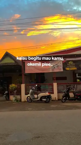 okemii plee😂#storywhatsapp #storybugis #katakata #sarimiisi2lebihenakbray #fyp #fypviral #foryou #bugissulawesi #bugistiktok #masukberanda 