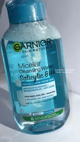 Garnier Micellar Water🩵🩵🩵 Mengangkat tuntas makeup, debu, dan kotoran. Dengan Salicylic BHA mengurangi 99% bakteri penyebab jerawat. #garniermicellarwater #acne #blue 