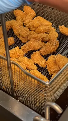 Sound on! 🔉🔉#kfc #kfcgreece #kfcgr #asmr #kitchen 