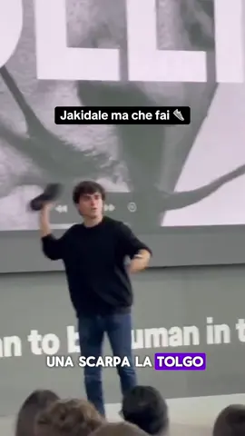 Jakidale in H-FARM lancia scarpe 😮‍💨 @Jacopo D’Alesio  #jakidale #jakidalememe #hfarm #futureshots #hfarmcollege #fyp #trend #foryoupage #snowfall 