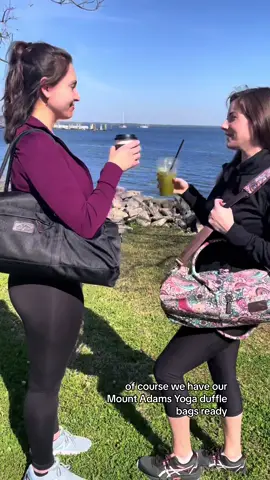 Yoga in the park made even better by Mount Adams 🌳 🧘  #yoga #yogagirl #Fitness #fitnessgirls #park #picnic #summervibes #graduationgifts 