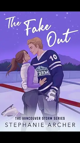 Hablemos de una de mis sagas favoritas de hockey romance: THE VANCOUVER STORM y su segundo libro THE FAKE OUT, de la autora Stephanie Archer😍 los libros de esta autora se han convertido en algunos de mis favoritos, son monos, spicy, romanticones, te hacen sentir mil cositas… maravillosos✨🌶️