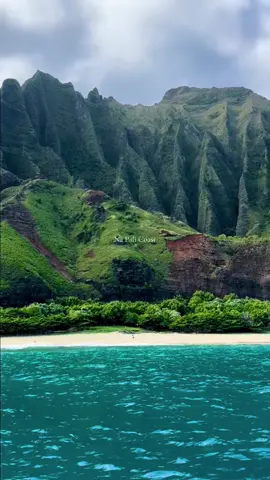 Most beautiful boat ride in the world? #napali #napalicoast #kauai #kauaihawaii #kauaiactivities #hanalei #hawaii #hawaiirecommendations #islandlife #vacationideas 