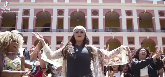 Porque la vida es un regalo, por eso hay que vivirla como si fuera una fiesta gigantesca, donde no entre la tristeza, Olga Tañon 🎼🎁💃🏻