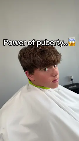 Power of a haircut will make you switch sides!  This hair transformation is so crazy that haters will say its a different dude😂 From straight hair to waves with a low taper and a krispy beard lineup!  Let me know your thoughts in the comments👇🏼 #krispykats #phillybarber #beard #hairtransformation #lowtaper #waves #hairtrends 