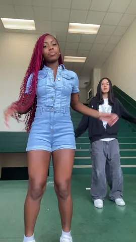 To gental wit it 😂@nini #fyp #viral #trending #silkpress 