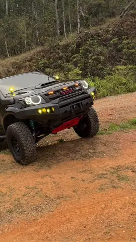 Toyota Hilux 😍😍#hilux #TOYOTA #hiluxvigo #pickup #camionetas #4x4 #toyotahilux #4x4offroad #cascadas 
