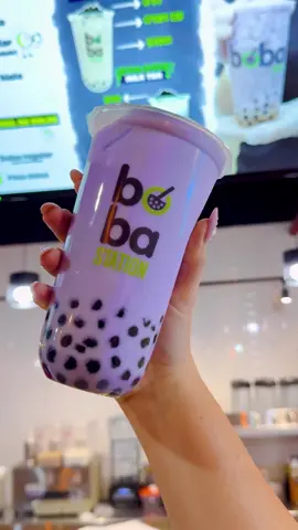 Etiqueta y no digas nada 👀... 🧋 Bebida: Taro Milk Tea 🟣. #BobaStation #Lima #Perú #BubbleTea #BobaTea 