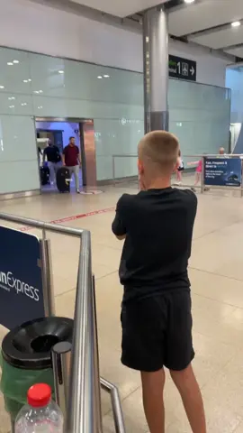 When you finally get to hug your dad after 5 years 🥺 #fyp#cominghome#dad #son 