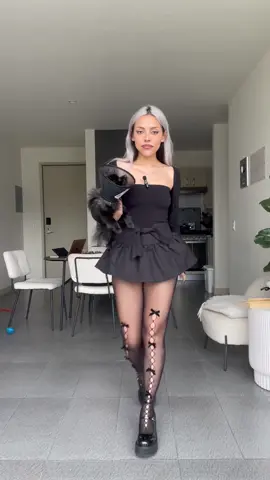 Un outfit más 🖤  #longervideos #outfit #moda 