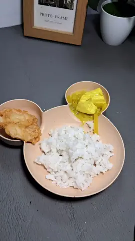 mangkok makan anak mickey mouse Fitur: Terbuat dari bahan jerami yang aman dan awet untuk digunakan untuk waktu yang lama. Tersedia dengan desain sekat yang tebal dan dalam bisa anda gunakan untuk menaruh makanan favorit sikecil. Bentuk mickey mouse yang lucu sehingga bisa meningkatkan nafsu makan si kecil. Bahan lembut dan nyaman digunakan, tidak memiliki bau dan mudah di bersihkan. Details: Nama Produk：Mangkok makan anak Bahan: Wheat Straw Ukuran：Mangkok：18 x 17 x 3.5cm Warna: ( DIKIRIM RANDOM SESUAI STOK TOKO) #piringanak #mpasi #piring #fyp 