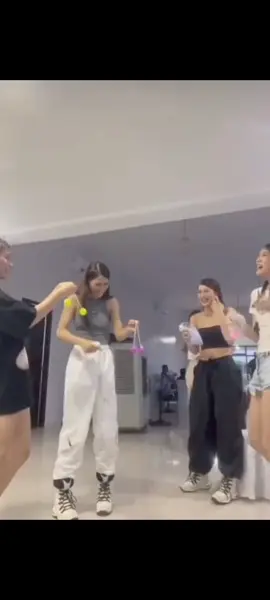 Jhoanna nag lalatto latto with Kaldag meanwhile sheena: hirap na hirap HAHAHAHAHAHAHAH 🤣🤣#jhoanna #sheena #bini #fyp #foryou 