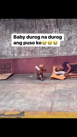 Ramdam ko gutom na si baby na gusto nyang manghingi ng gatas sa mga dumadaan,nakakadurog ng puso tingnan ang situation ng bata,diko mapigil mga luha ko😭😭😭💔💔💔#trend #fyp #fypシ゚viral #followers #highlight #everyone #fyptiktok #killersmile0810 #😭😭😭 ##💔💔💔 #prouddabawenya #davaotiktokers #bisdak #fypppppp 