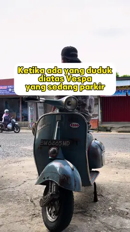 Vespa parkir #vespa #vespaindonesia #vespavbb #vespavbb150 #vespaklasik #vespaclassic #lupijaksamaguasekarang 