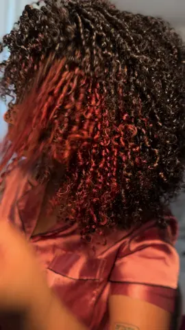 Este video lo tenía guardado de la vez que me di el tinte que tenía (no quede encantada con el color) y se me había olvidado subirlo. Déjeme decirle que les fallé, hoy me estoy dando el color que todos me han pedido, Cuál crees que me di hoy? 🤣🤣#jeidymassiel #rd #tinte #curlyhair 