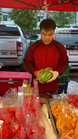 Amazing street food fruit cutting skills, yellow watermelon cutting skills - มืออาชีพปอกแตงโม 📍ผู้บ่าวมือสอง - ตลาดวีคอนโด ลาดกระบัง กรุงเทพฯ 