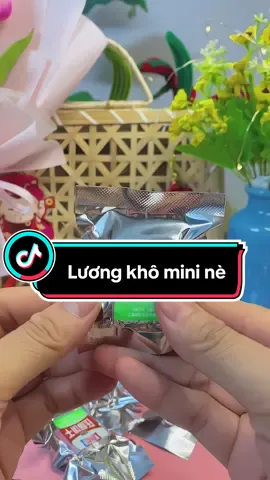 Thèm quá đi, nhỏ mà cực có võ nha. Ăn vặt rất ngonn #anvattrungquoc #luongkho #luongkhomini #unboxing #xuhuong #fyp #viral 