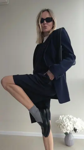 #grwmroutine #OOTD #urbanoutfitters #inspooutfit #itoutfit #lookinspo #lookoftheday #lookoftheday #oldmoneyoutfits #oficeoutfits #fashioninspo #fitcheck #fitcheckgirl #stylehacks #fashioninspo 