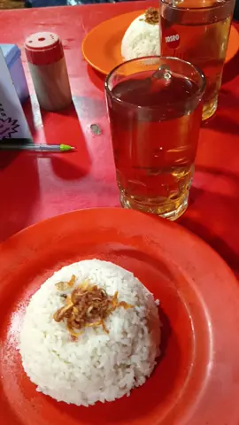 prank buat temen nih lagi makan pecel lele neduh hujan..  #pranks #prankstatus #mentahanvideo #status #kuliner #pecellele #video #fypp 