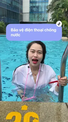 Đi biển đi bơi mà k có em túi bảo vệ điện thoại chống nước này thì tố nhất là k đi nha #phukiendienthoai 