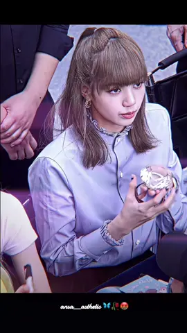 aww her attitude ❤️‍🔥😯 #foryoupage #fypシ゚viral #viral #editss #fypシ #lisa #foryoupageofficiall #toptrending #toptrending #viralvideo 