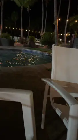 #perfectnight #poncehilton #couplegoals #puertorico🇵🇷 #beatifulnight #beautifulplace #inlove #ladelosconsejitosquenadiepide #memory #Ponce #lovemyself #poolnight #romanticspot  #tiktok #entretenimiento #datenight #quiteplace #disfrutandodelavida #enjoythemoment 