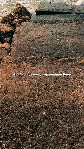 Benim hayatımı yargılamadan önce, benim geçtiğim yollardan, dağlardan tepelerden, sokaklardan geç… #ahmetyenilmez #yargı #benimhayatım #alıntısözler #dizireplikleri #anlamlıvideolar #insanadair #hayatadair 