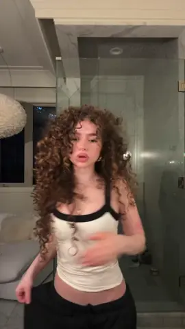 Will one of the kalogeras sisters repost?🫣#demitrakalogeras #sundaykalogeras #elianakalogeras #fyp #fy #fyyyy 