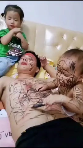 Baby VS daddy Funny VIDEO 🤣 #cutebabies #funnyvideos #ha #funnybaby #TikTokfunny #fyp #babiesfunny #TikTok #viral  #lovebaby #foryoupage #shorts #video #cute   #socute #sofunny #viralfunny #funny #babies #😅 #socute #America #Switzerland #funnyvideosAli #waleed_mdz #kids #kidsfunny #mdz #unitedState  #Netflix 