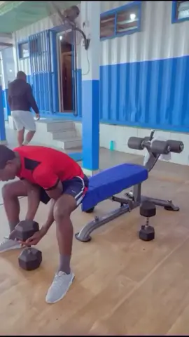 on travaille la poitrine et les bras 🏋️#viralvideo #camerountiktok🇨🇲 #sport #Fitness #gym