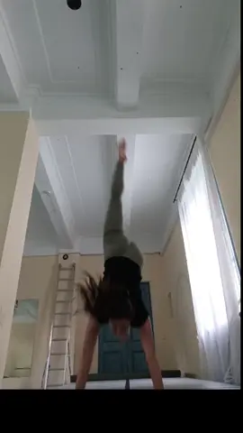 #переворот #переворотвперед #акробатика #акро #акробатикакиїв #гімнастина #акростудіокиїв #acrobatics #gymnastics #flexibility #соломянскийрайон #відрадний #стретчингкиїв #walkover #frontwalkover #paloma 