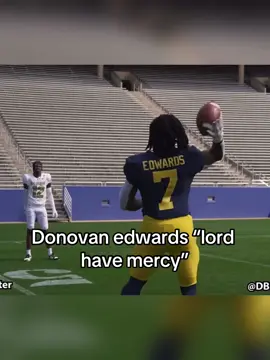 Travis Hunter cant throw with his left hand 😭 #cfb #CollegeFootball #collegefootballplayoff #cfbplayoff 