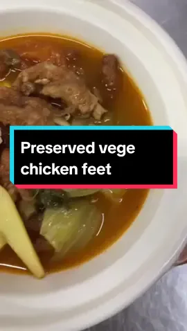 (New recepy) Preserved vege chicken feet😋 For chicken feet lovely 😘 Rasanya memang sedap guys... Masam, manis, pedas, cukuprasa, memang buka selera🤤 Bahan2 Kaki ayam(process) =2kg Serai =3pcs Tomato=3pcs Bawang putih-1biji Halia-30gram Sayur masin-300gram Asam keping-50gram Oyster sauce-100gram Perencah serbuk pati ayam-200gram Gula-100gram Air 2000ml KALAU MAOK JADI SUP AIR BAGI LEBIH..  #likeforlikes #fyp #Foodie #LikeFollowShare #fypsarawak #foryou #Delicious #ibansarawak #dayakfood #sarawak 