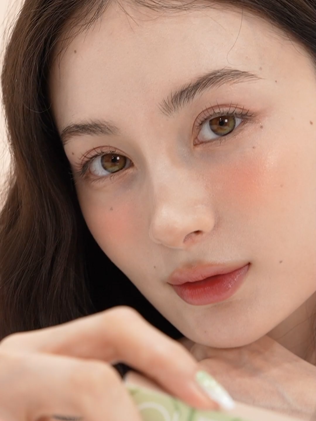 #new#glowy#olive [𝐁𝖾 𝐆ᥣαƶ𝖾ᑯ 𝖾𝗒𝖾𝗌 ω𝗂𝗍ɦ 𝐆ᥣⱺω𝗒 𝐎ᥣ𝗂𝗏𝖾] The Glazed Olive💚 color you'll ever need Ready for a never-seen-before olive highlighter? Say hi to 𝐆𝐥𝐨𝐰𝐲 𝐆𝐨𝐥𝐝𝐞𝐧 𝐎𝐥𝐢𝐯𝐞💚 📌𝐂𝐨𝐧𝐭𝐚𝐜𝐭𝐬 𝐈𝐧𝐟𝐨 𝐆𝐥𝐨𝐰𝐲 𝐆𝐨𝐥𝐝𝐞𝐧 𝐎𝐥𝐢𝐯𝐞 1Day| 10p| G.DIA 13.1mm #olens #olensglobal #coloredcontacts #coloredlens #colorlens #colorcontacts #makeuplook #makeup #makeuptutorial #kpop #fypp #makeuphacks