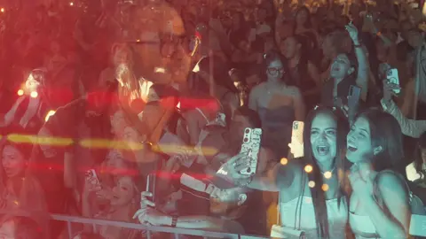 Siempre es un placer cantarles. #paoloplaza #salsaecuador #salsabogota ###salsacali #salsacolombia #salsaespaña #salsaitalia #paoloplaza 