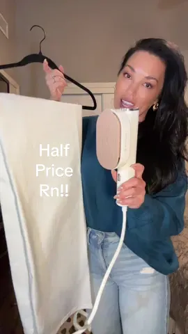 5 ⭐️⭐️⭐️⭐️⭐️ for the steamer/iron combo! #steamer #iron #contentcreator #travellife #travelessentials 