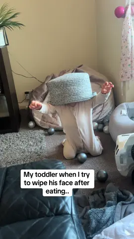 Why’s it so stressful though? Like i’m trying to help you😅 #mumlife #mumsoftiktok #toddler #toddlersbelike #relatable 