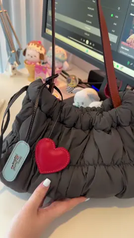 Mitr Scrunchy Medium Bag with Love Bug Charm 👜🥯❤️🦕 #unboxing #กระเป๋าสะพายข้าง 