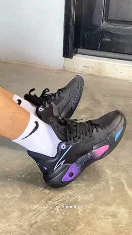 Basketball Shoes for Men. Sobrang ingay ng spike at sobrang ganda panglaro. Sobrang kapit nito sa court at highly recommended for outdoor play. Get yours now on the yellow basket!🥰❤️ #shoes #basketballshoes #shoesrecommendation #antakyrieshockwave5 #shockwave #shoesreview #spiketest #outdoorbasketballshoes #viral #trending #trendingnow #fyp #foryoupage #fyppppppppppppppppppppppp 
