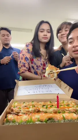 Happy Birthday bestiie!! Sushi mate always jadi andalan kitaa 😂😂😂 #review #fypシ #racuntiktok #sushimate @sushimate.id 