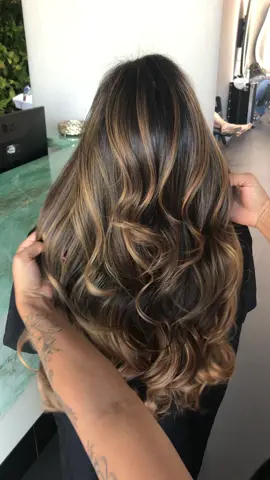Morena iluminada dos sonhos #mechas #balayage #balayagehair #balayagehighlights #morenailuminada #cabelo #cabeloslongos #cabelosaudavel #babyliss #hairstyle #haircare #fyp #vaiprofycaramba 