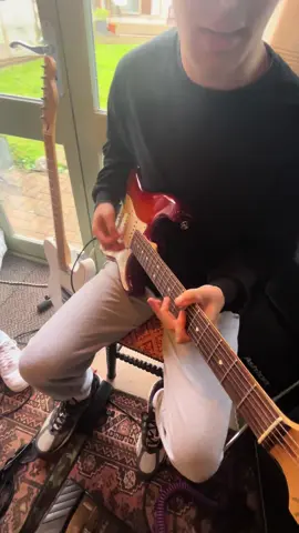 its a party in the USA #guitartok #partyintheusa #mileycyrus #katyperry #bassguitar #viraltalent #guitarist #drums 
