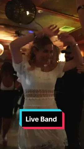 Daily live band vibes at Trader Vic’s Madinat! Join us for nightly tunes and unforgettable moments. #fyp #dxb #tradervicssoukmadinat #tradervics #dubairestaurants #fyyyyyyyyyyyyyyyy 