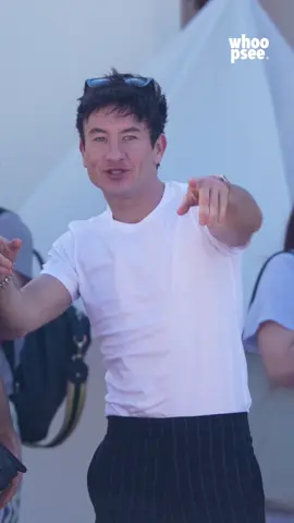 Barry Keoghan è tornato sul red carpet del Festival di Cannes per il photocall di “Bird”, film diretto dalla britannica Andrea Arnold, dopo la standing ovation ottenuta ieri sera - 16 maggio 2024 - in occasione dell’anteprima mondiale. Ecco l’attore, disinvolto e con tutto il suo charm, insieme agli altri protagonisti del film in concorso per la Palma d’oro che si preannuncia già un successo. Proprio quello charm che ha fatto breccia nel cuore di Sabrina Carpenter, con cui Barry Keoghan ha intrapreso una love story che sembra proseguire nel migliore dei modi, dopo i diversi avvistamenti insieme, anche in occasione del Met Gala 2024, che hanno fatto emozionare i fan della coppia. ————————— @keoghan92 is back on the red carpet of the Cannes Film Festival for the photocall of “Bird”, a film directed by the British Andrea Arnold, after the standing ovation obtained last night - 16 May 2024 - on the occasion of the world premiere. Here is the actor, casual and with all his charm, together with the other protagonists of the film in competition for the Palme d’Or that promises to be a success. Just that charm that has made inroads in the heart of Sabrina Carpenter, with whom Barry Keoghan has undertaken a love story that seems to continue in the best way, after the several sightings together, also at the Met Gala 2024, that excited fans of the couple. [📹 Getty Images] #whoopsee #barrykeoghan #cannes2024 