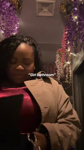 Quick Makeup fixes is a must but the random mirror inbetween and the flowers 🤭🤭🤭 #fyp #fentybeauty   @Shaniya 👯‍♀️